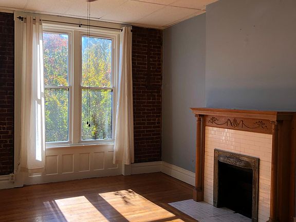 2nd image of 115 W Ormsby Ave #2