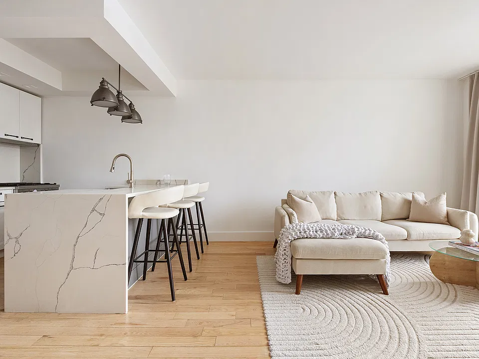 627 Dekalb Ave #3A