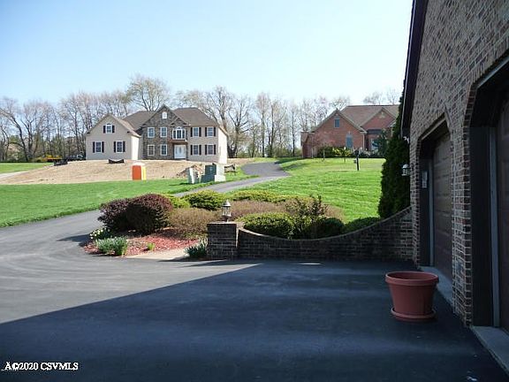 3rd image of 571 Villa Vista Ave