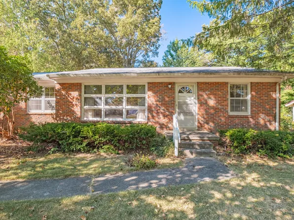 1104 Westwood Dr, Tullahoma, TN 37388