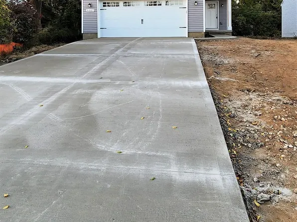 9907 Glasgow Dr, Brighton, MI 48114