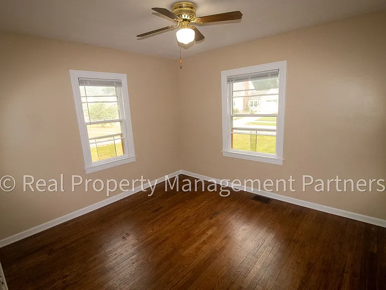 772 Hubbard St NE — Photo 13