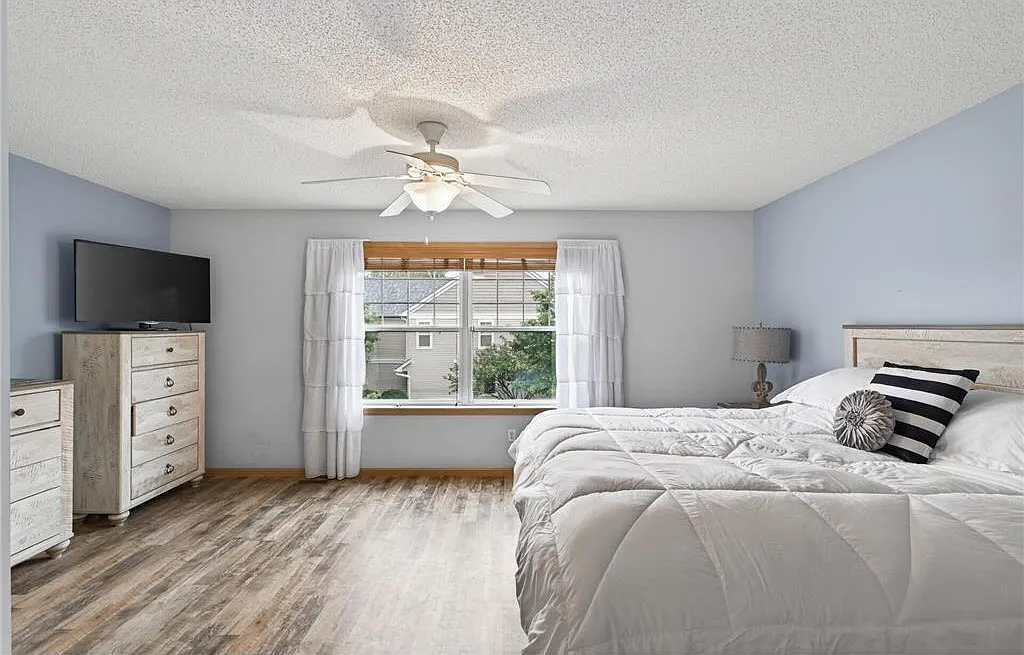 3 bed, 1850 sqft, $2,595 — Photo 2
