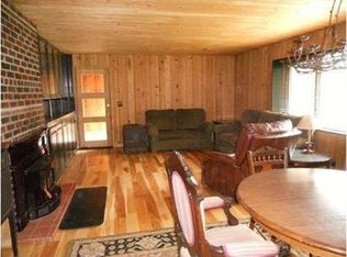 9050 E 65th St, Raytown, MO 64133