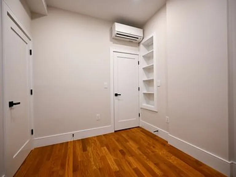 18 Winchester St #5A — Photo 5