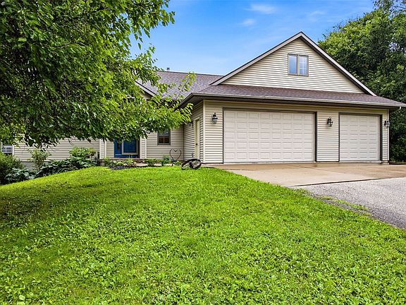 2nd image of 2792 Holly Ct NW