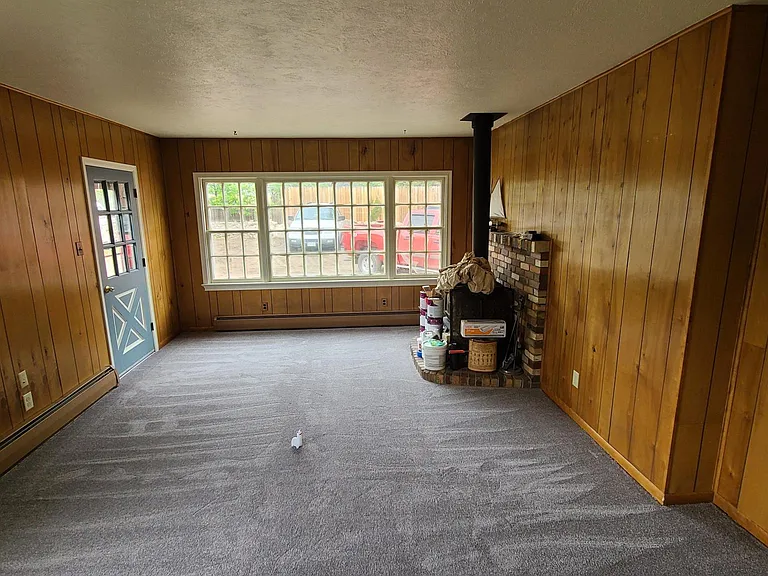 Family Room/Non-Conforming Bedroom. New Carpet and Paint.