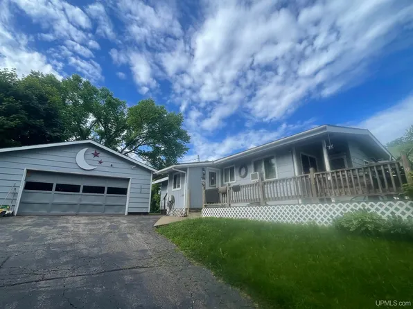 708 Park St, Ishpeming, MI 49849