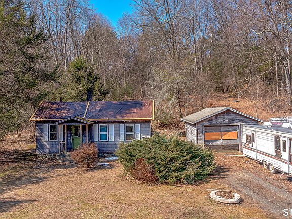 5th image of 70 East Hill Road