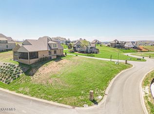 15380 Lighthouse Pointe Dr, Lenoir City, TN 37772