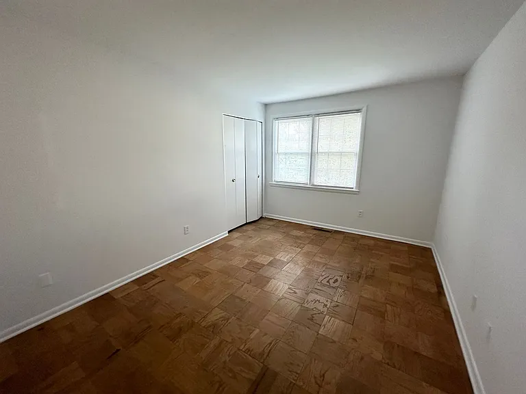 Melrose Apartments — Photo 23