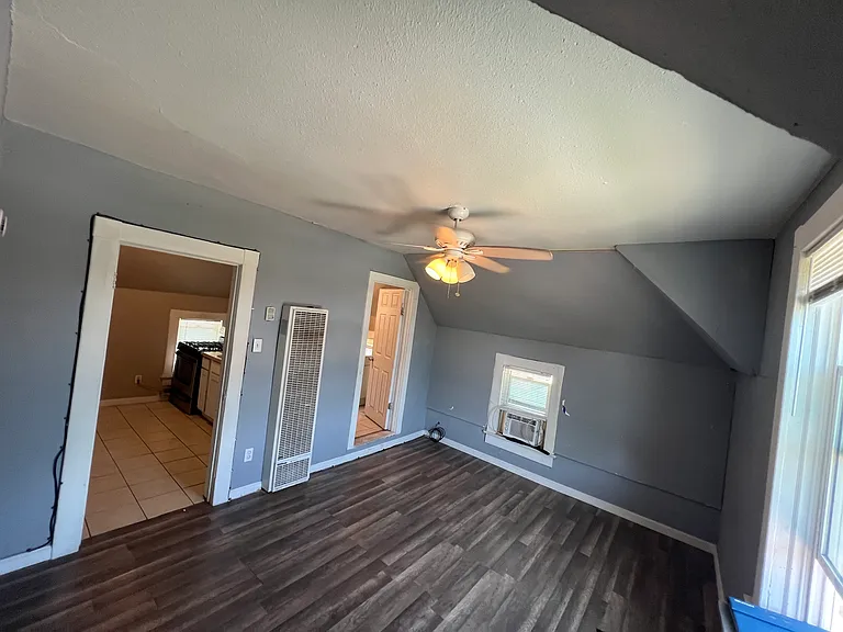 608 E G St #1/2 — Photo 7