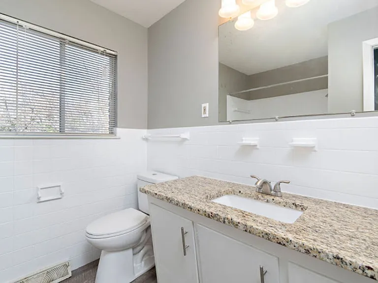 Chapel Hill KC Apartments — Photo 7