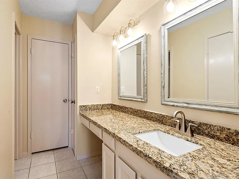 14215 Lost Meadow Ln — Photo 20