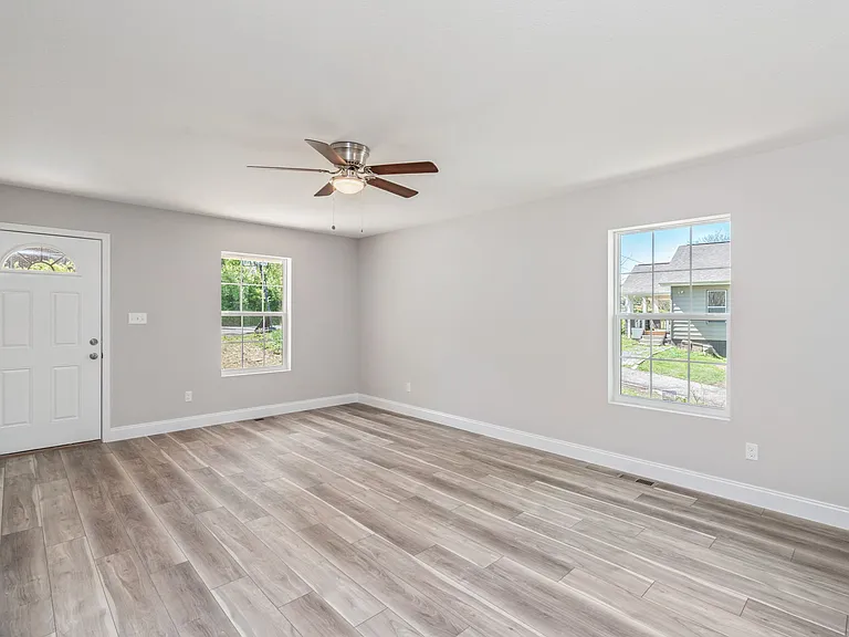 2533 Adair Ave — Photo 5