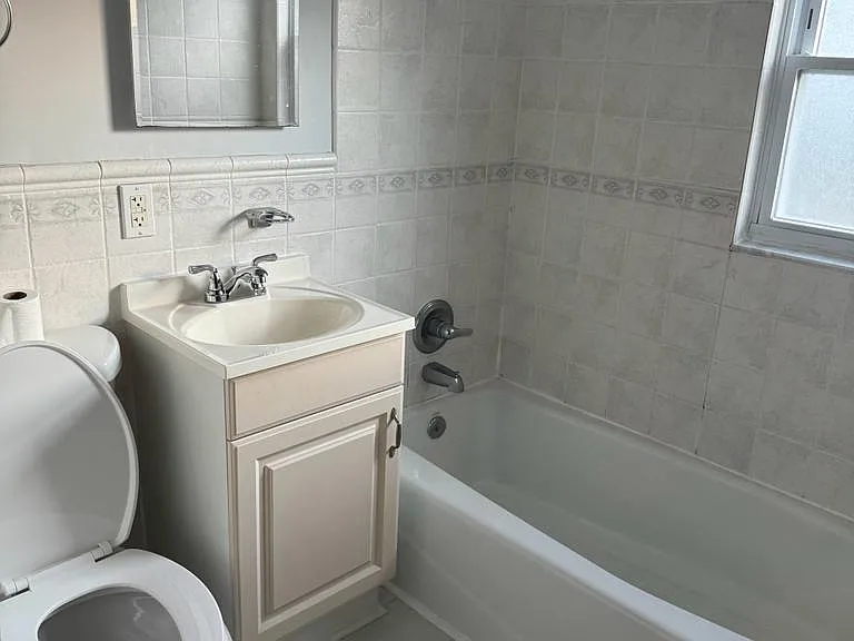 102 James St — Photo 4