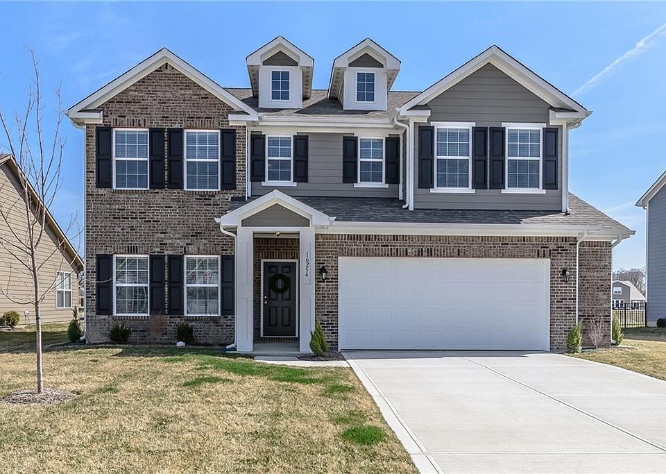 Welcome Home! Just over 6 months new, this striking Silverthorne home has one of the prettiest brick and paint color combinations!