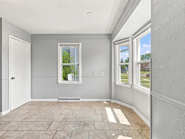 11907 Roxbury St — Photo 17