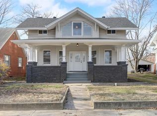 416 Whitelaw Ave, Wood River, IL 62095