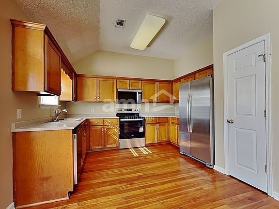 3rd image of 64 Lancaster Way