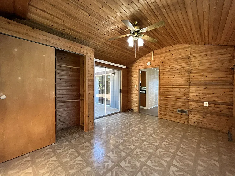 687 SE Barnes Ave — Photo 38