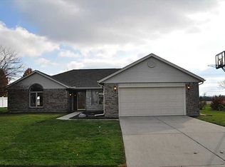 820 Pinehurst Dr, Tipp City, OH 45371