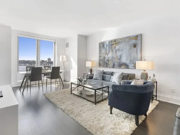 50 Riverside Boulevard 9A image 2 of 10