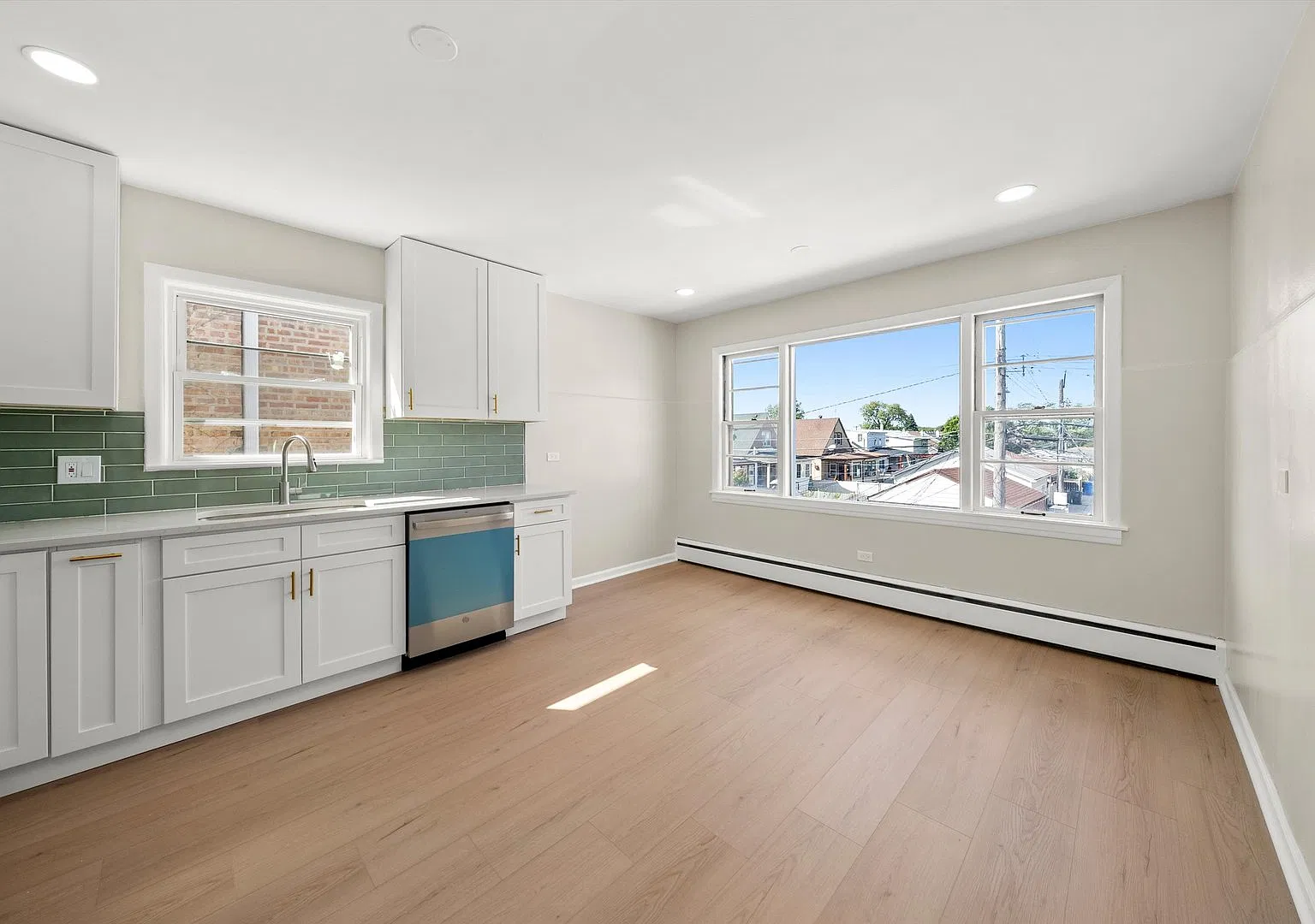 4 bed, 1417 sqft, $2,600 — Photo 3