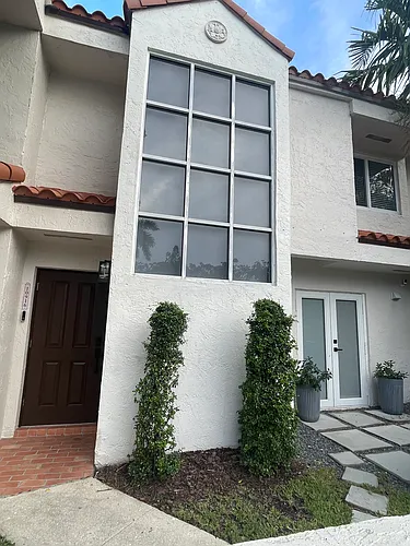 10916 SW 37th Ter Photo 1