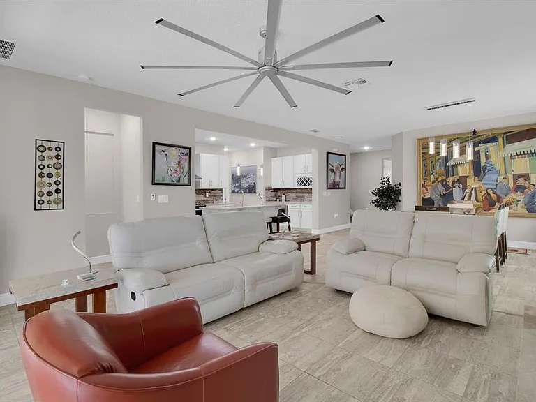 2487 Empress Dr — Photo 9