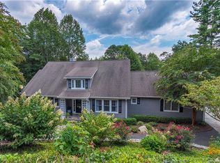 204 Glenroy Ct, Flat Rock, NC 28731