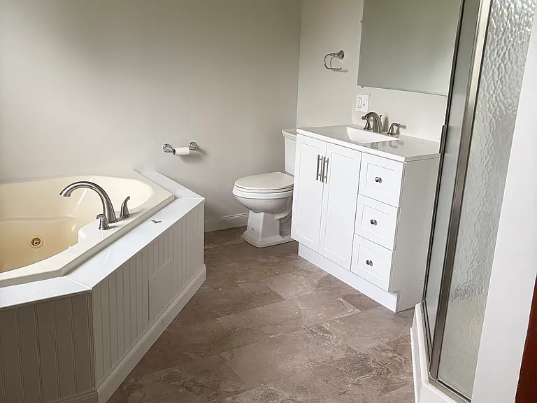 1051 Lindsay Ave — Photo 1