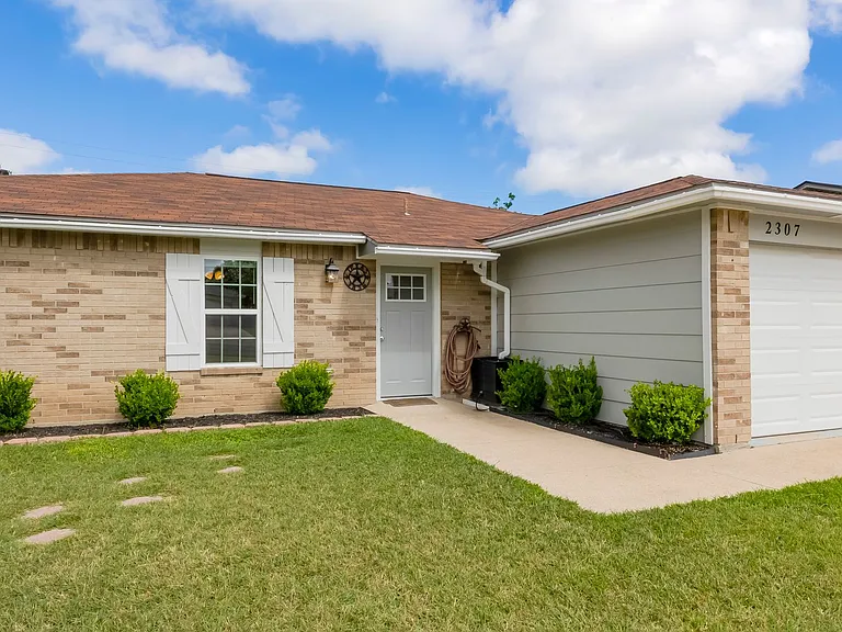 2307 Traverse Dr — Photo 4