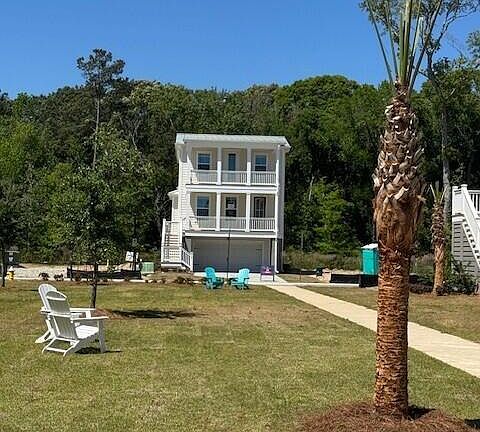 2nd image of 727 Minton Rd