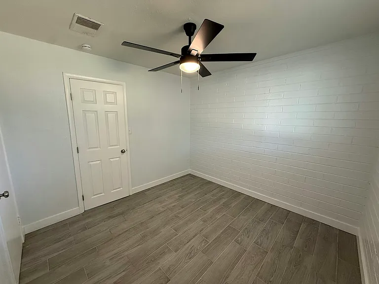 2206 W Vista Ave #B — Photo 12