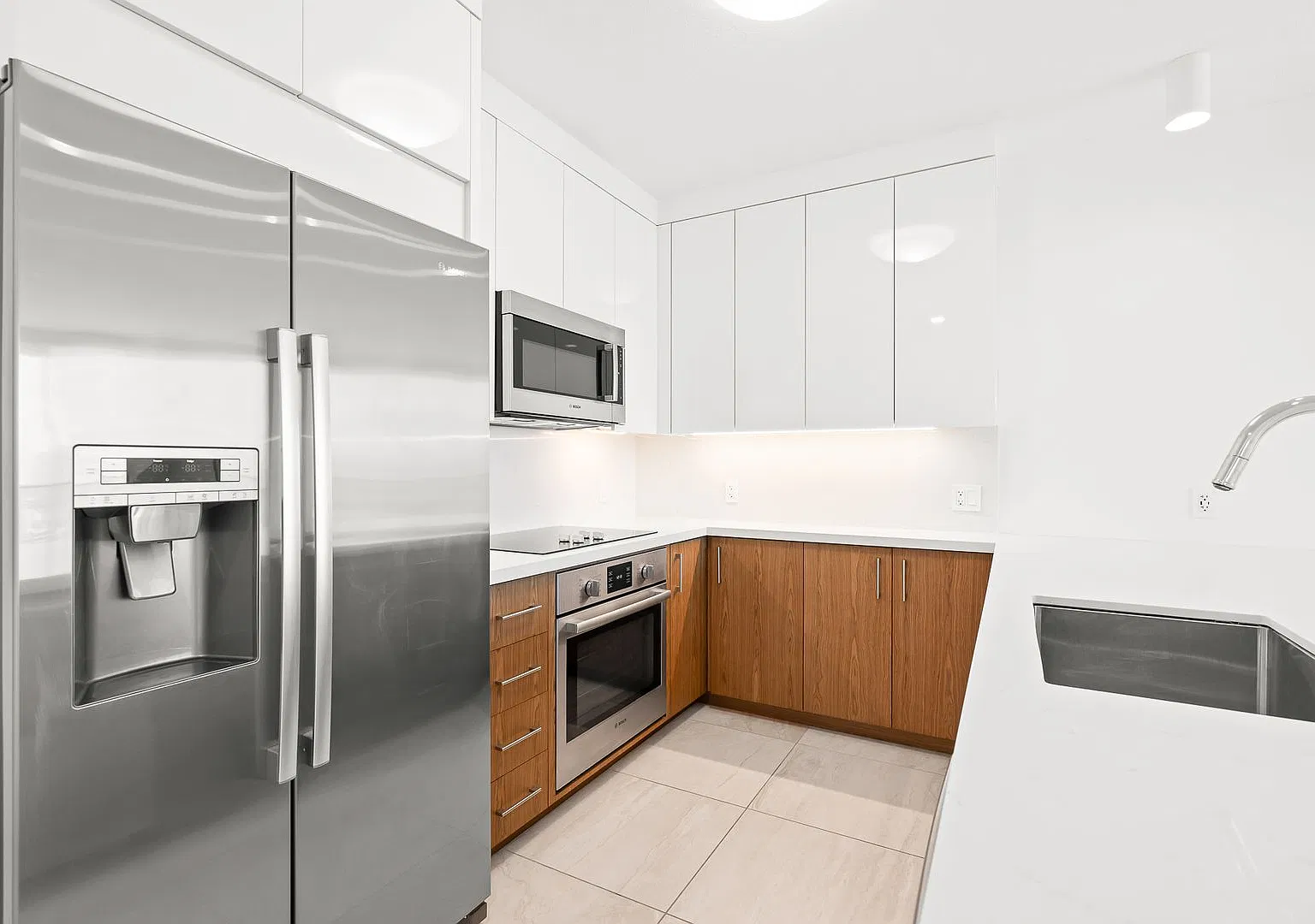 Modern 1-Bedroom at Azure Ala Moana — Photo 3