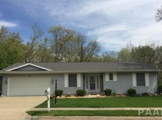215 Cedar Ave, Morton, IL 61550
