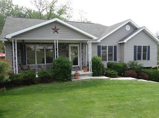 1032 Upland Dr, Fayetteville, PA 17222