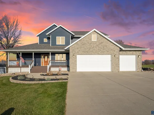 206 Ridge View Rd, Beaver Creek, MN 56116