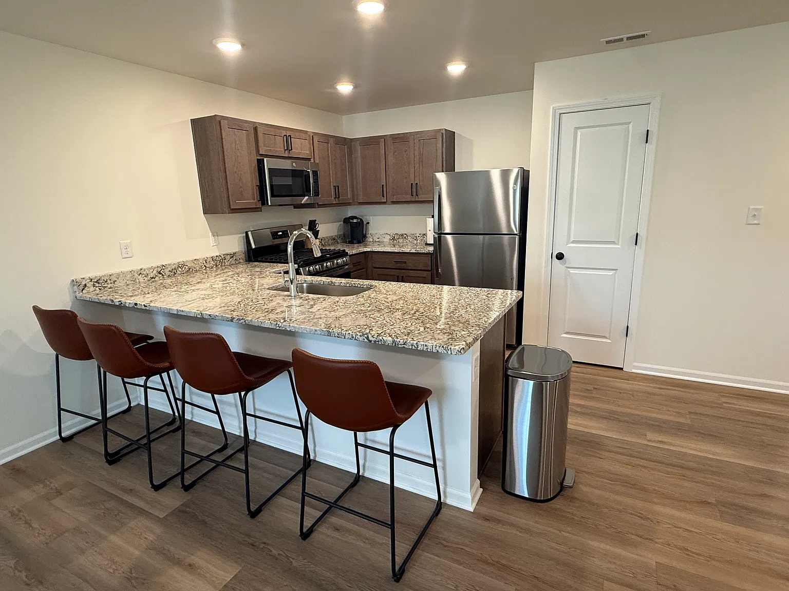 3 bed, 1260 sqft, $2,700 — Photo 3