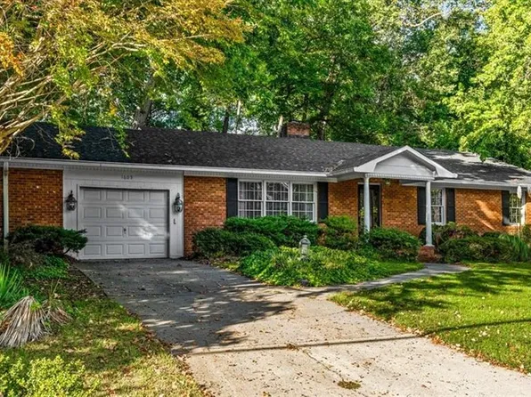 1609 Bolingbroke Rd, High Point, NC 27265