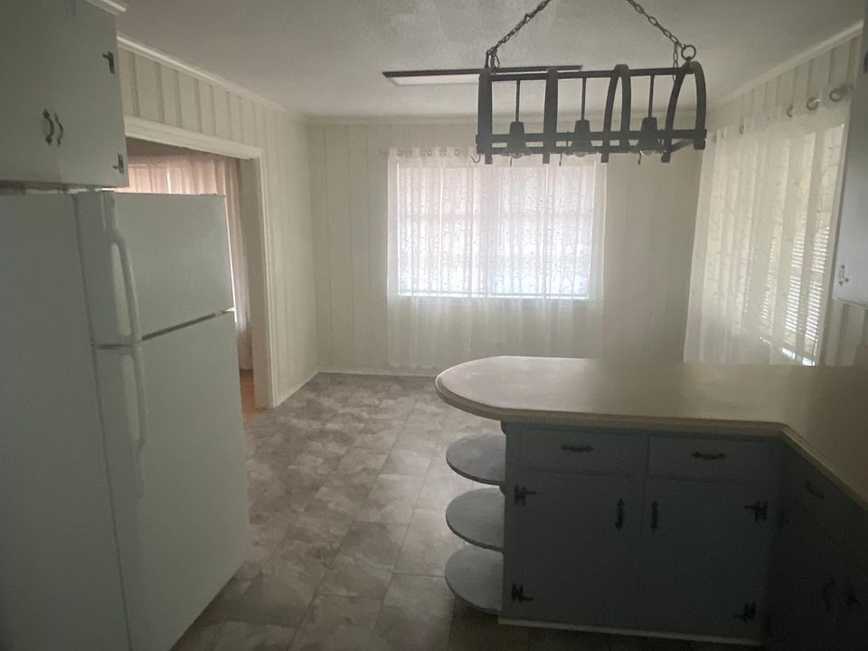 2nd image of 115 Pomaria St