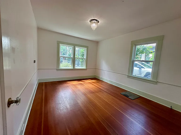 914 Slater St — Photo 15