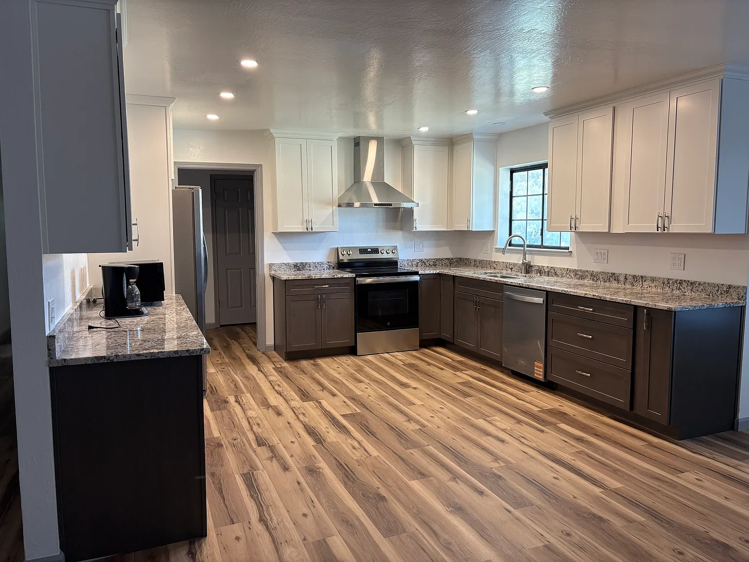 3 bed, 2.5 bath, 2489 sqft, $1,000 — Photo 3