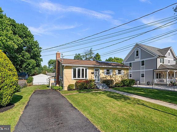3rd image of 909 1st St