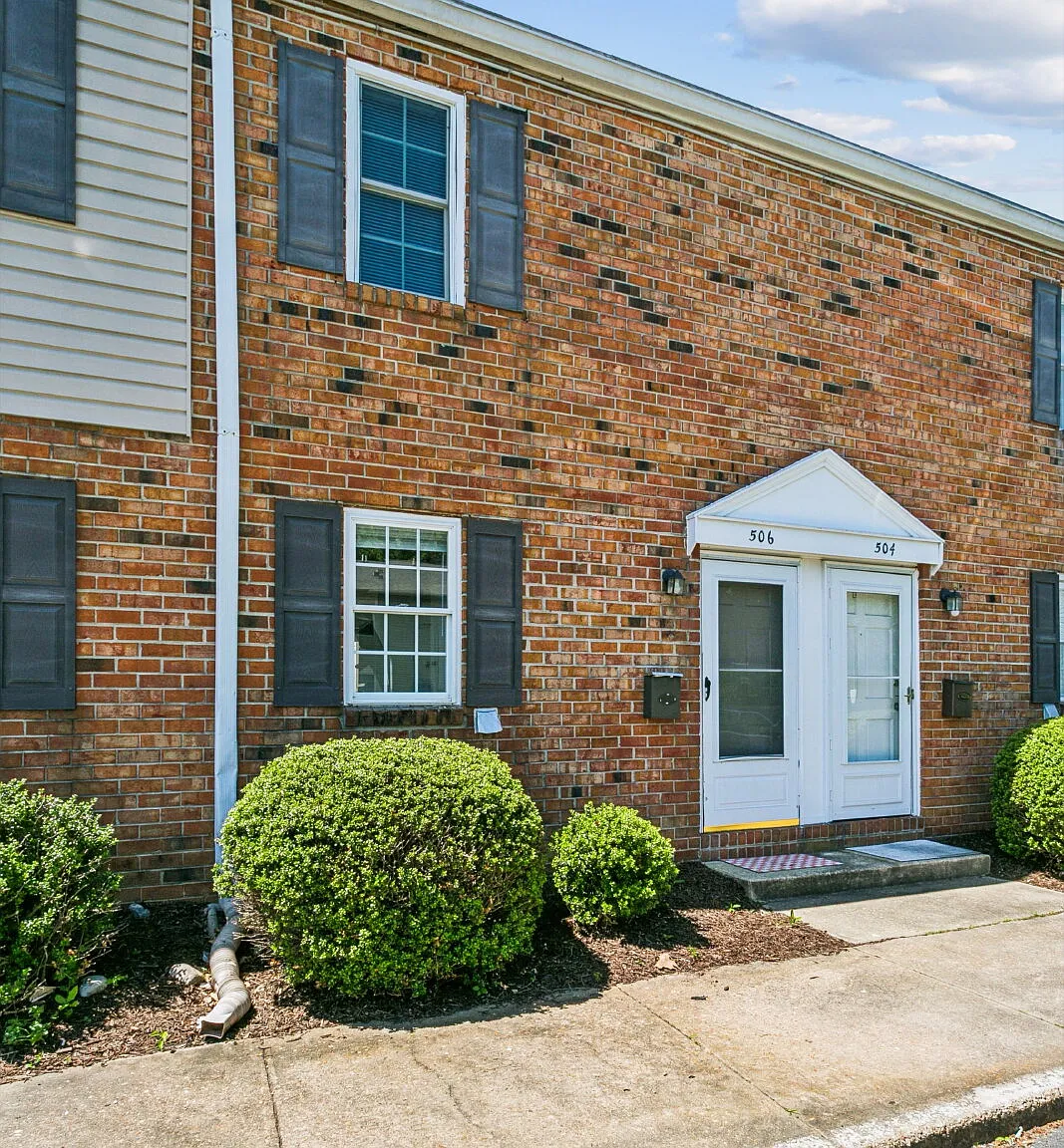 2 bed, 1.5 bath, 815 sqft, $1,600 — Photo 1