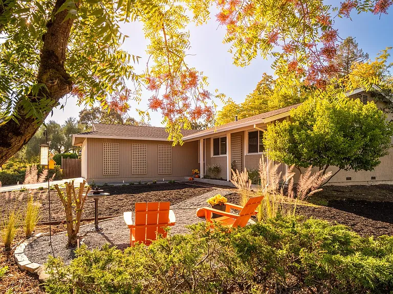 4127 Siskiyou Ave — Photo 1