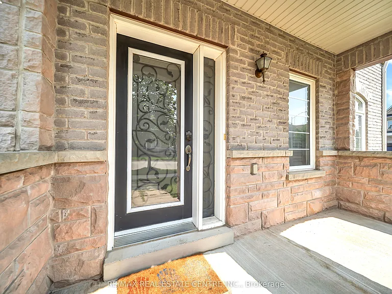 4215 Cole Cres — Photo 10
