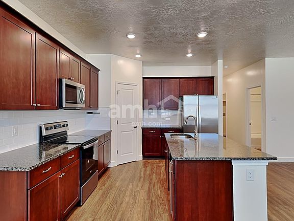 3rd image of 1116 N Wagon Way