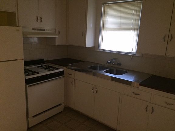 3rd image of 822 W Rosewood Ave APT 2